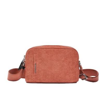 чанти,за,през,рамо,mandarina,duck,hunter,velvet,small,okt02,crossbody,winter,rose