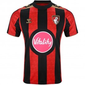 Юношеска футболна фланелка Hummel AFC Bournemouth Home Shirt 2026/27 Juniors - Red/Black юношеска,футболна,фланелка,футболни,фланелки,английската,висша,лига,hummel,afc,bournemouth,home,shirt,2026,27,juniors,red,black
