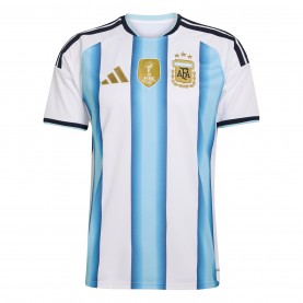 Мъжка футболна фланелка Adidas Argentina Home Shirt World Cup 2026 Mens - White/Blue мъжка,футболна,фланелка,коледни,подаръци,за,футболните,фенове,футболни,фланелки,oldham,athletic,stoke,city,sunderland,национални,отбори,аржентина,футболни,