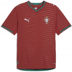 Мъжка футболна фланелка Puma Portugal Authentic Home Shirt World Cup 2026 Mens - Red/Green мъжка,футболна,фланелка,коледни,подаръци,за,него,коледни,подаръци,за,деца,всички,коледни,подаръци,коледни,подаръци,за,футболните,фенове,футболни,фланелки,o