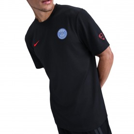 Футболна фланелка Nike Paris Saint-Germain Third Shirt 2025 2026 Adults - Black/Red футболна,фланелка,футболни,фланелки,франция,лига,1,футбол,nike,paris,saint,germain,third,shirt,2025,2026,adults,black,red