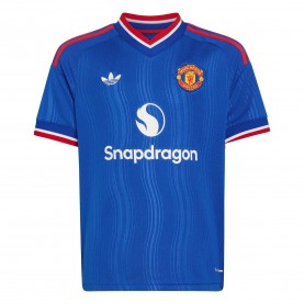 Юношеска футболна фланелка adidas Manchester United Away Shirt 2026/27 Juniors - Blue/Red юношеска,футболна,фланелка,футболни,фланелки,английската,висша,лига,футбол,adidas,manchester,united,away,shirt,2026,27,juniors,blue,red
