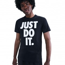 Мъжка тениска Nike Sportswear Club T-Shirt Mens - Black JDI мъжка,тениска,мъжки,блузи,с,яка,мъжки,тениски,мъжки,потници,nike,sportswear,club,t,shirt,mens,black,jdi