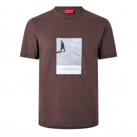 Тениска Hugo Devro Tee Sn64 - Brown 903 тениска,мъжки,тениски,hugo,devro,tee,sn64,brown,903