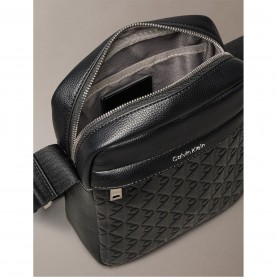 всички,чанти,calvin,klein,emblem,emboss,reporter,bag,black