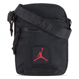 Юношеска чанта Air Jordan AJ Logo Crossbody Bag Juniors - Black юношеска,чанта,всички,коледни,подаръци,коледни,джунджурии,детски,летен,каталог,детски,летни,аксесоари,портмонета,разпродажба,nike,air,jordan,aj,logo,crossb