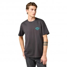 Тениска Wrangler Small Logo short sleeve T-shirt - Faded Black (Black) тениска,мъжки,тениски,wrangler,small,logo,short,sleeve,t,shirt,faded,black,(black)
