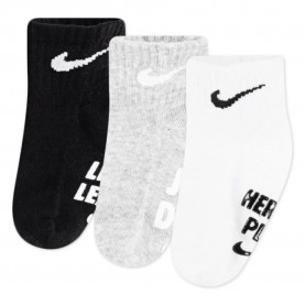 Чорапи Nike Verbiage Gripper socks 3 pairs - White / Black / Grey (White) чорапи,мъжки,чорапи,дамски,чорапи,nike,verbiage,gripper,socks,3,pairs,white,black,grey,(white)
