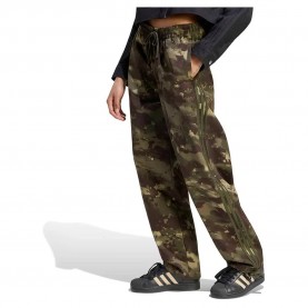 Панталони Adidas Originals Oversized cargo pants - Green (Multicolor / Night Cargo) панталони,мъжки,панталони,дамски,панталони,adidas,originals,oversized,cargo,pants,green,(multicolor,night,cargo)