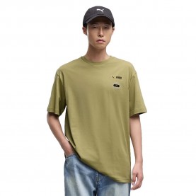 Тениска Puma Graphics Relaxed Stacked short sleeve T-shirt - Green (Chai Latte) тениска,мъжки,тениски,дамски,тениски,puma,graphics,relaxed,stacked,short,sleeve,t,shirt,green,(chai,latte)