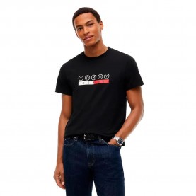 Тениска Tommy jeans DM0DM23715 short sleeve T-shirt - Black (Black) тениска,мъжки,тениски,дамски,тениски,tommy,jeans,dm0dm23715,short,sleeve,t,shirt,black,(black)