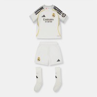 футболни,фланелки,испания,ла,лига,real,madrid,детски,футболни,фланелки,детски,облекла,adidas,real,madrid,home,minikit,2025,2026,infants,white