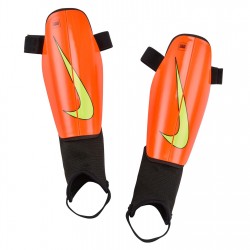 Футболни кори Nike Charge Shin Guards - Orange/Black футболни,кори,разпродажба,nike,спорт,в,училище,футболни,аксесоари,футболни,кори,nike,charge,shin,guards,orange,black