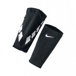 Nike Guard Lock Elite Sleeve - Black/White разпродажба,nike,спорт,в,училище,футболни,аксесоари,футболни,кори,nike,guard,lock,elite,sleeve,black,white