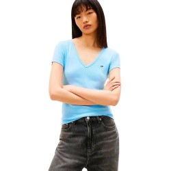 Тениска Tommy jeans DW0DW17385 short sleeve v neck T-shirt - Blue (Light Powdery Blue) тениска,мъжки,тениски,дамски,тениски,tommy,jeans,dw0dw17385,short,sleeve,v,neck,t,shirt,blue,(light,powdery,blue)