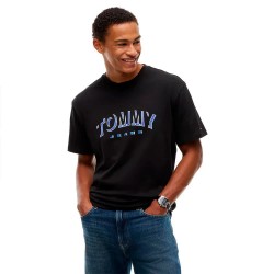 Тениска Tommy jeans DM0DM23602 short sleeve T-shirt - Black (Black) тениска,мъжки,тениски,дамски,тениски,tommy,jeans,dm0dm23602,short,sleeve,t,shirt,black,(black)