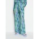 дамски,чорапогащи,и,клинове,armani,exchange,armani,exchange,pantaloni,multi,28ac